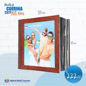 Álbum fotográfico en cuerina con portada de padres e hijos en la playa